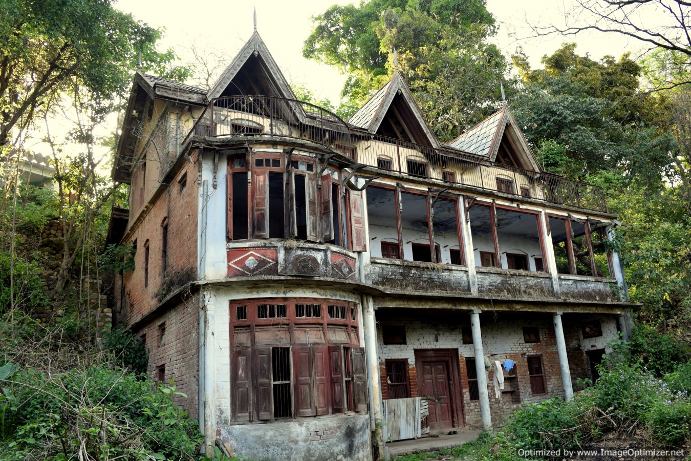 Heritage buildings now in complete ruins in Garli village