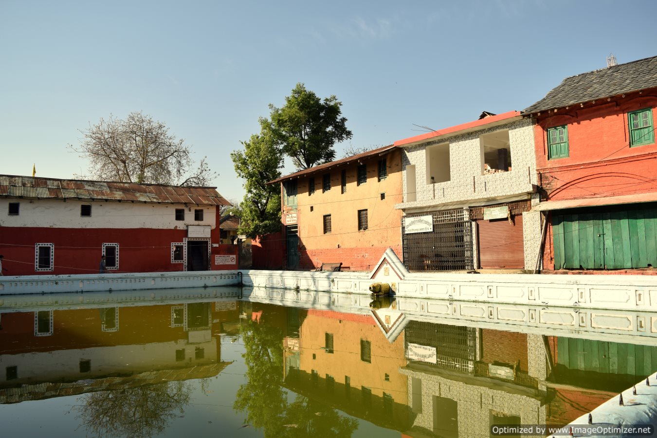 Built before 1868, the Taal is in the center of the Pragpur village 